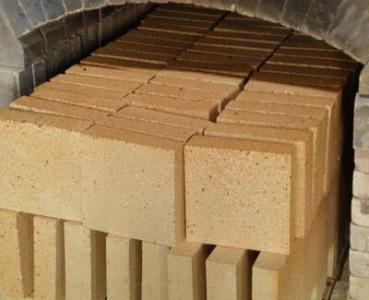 提高转炉炉衬用耐火材料寿命和降低耐火材料消耗的冶炼方法